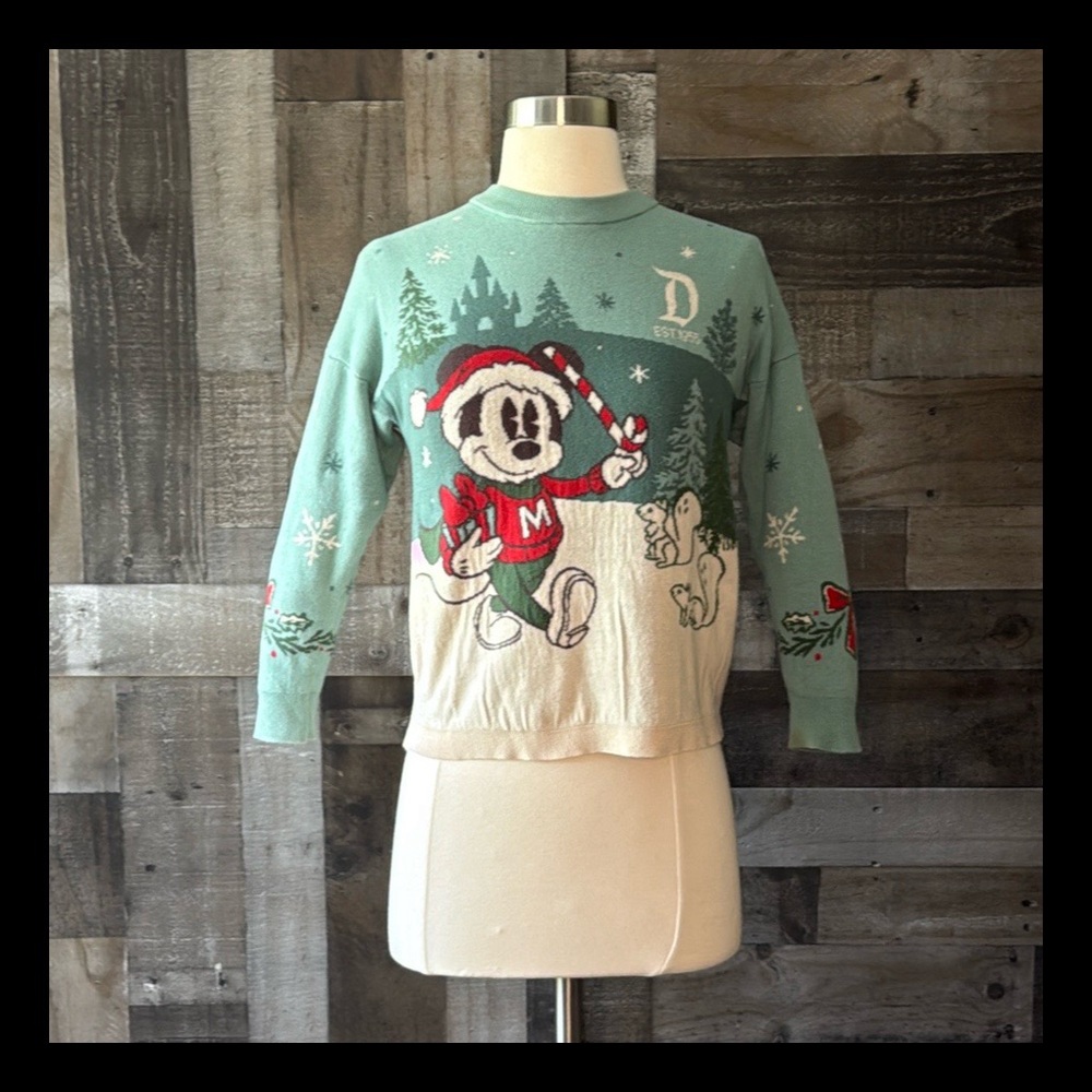 Disney 2022 Spirit Jersey girls medium Mickey Mouse Christmas Holiday Lane